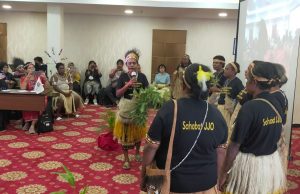 Tiyaitiki dari Dafonsoro Utara, Warnai Workshop Perempuan AMAN