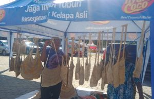 Noken dari Suku Mee di Festival Danau Sentani