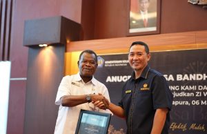 Bersama Ormuseray, DKLH Papua Raih Penghargaan Tertinggi