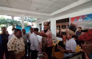 Semuel Siriwa, Pj Bupati Jayapura Disambut Secara Adat Sentani