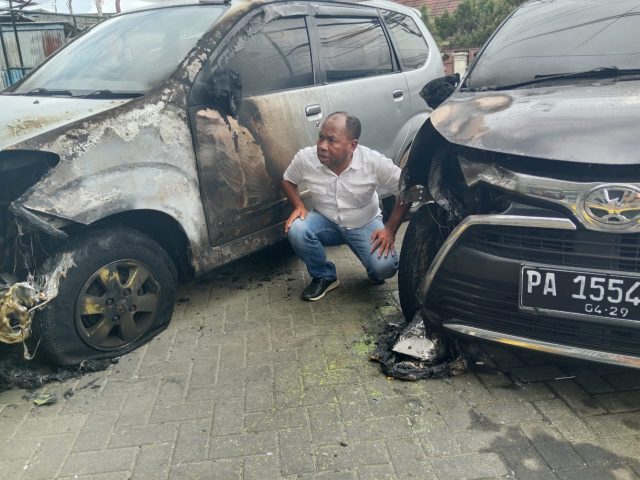 FRITS RAMANDEY DI KANTOR JUBI LIHAT AKSI TEOR