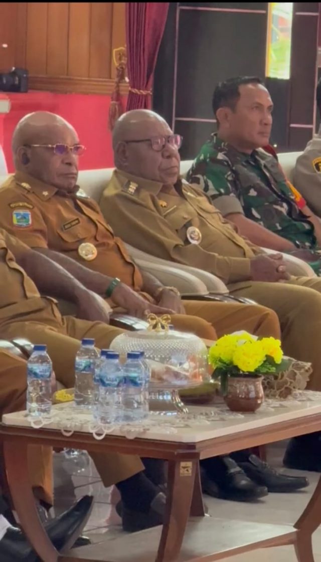 Wakil Bupati Mimika Emanuel Kemong