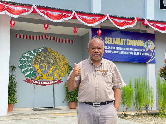 Yan Warinussy di LP Manokwari