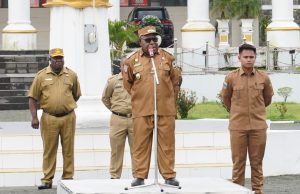 Kemong Ingatkan ASN di Mimika untuk Melayani Masyarakat