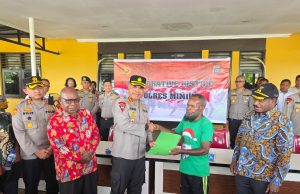 Kapolda Papua Tengah Bebaskan 11 Tahanan Konflik Kwamki Narama