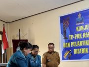 PKK Kabupaten Mimika Hadir di Kaokanao, Lantik Pengurus dan Serahkan Bantuan