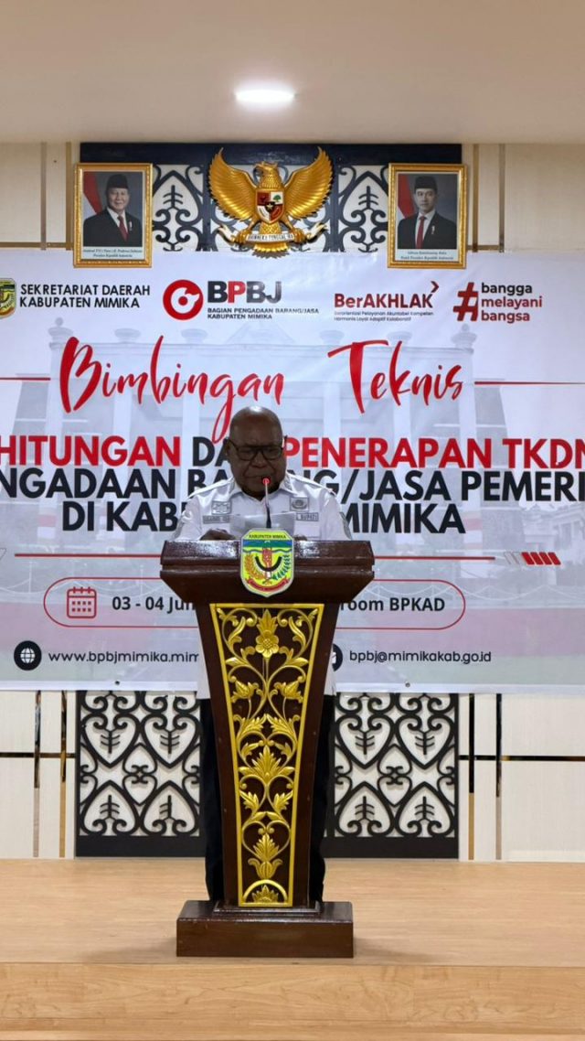 Wakil Bupati Mimika, Emanuel Kemong saat memberikan sambutan