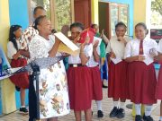 Tangis Haru di Ujung Enam Tahun Belajar di SD Negeri Kleblouw