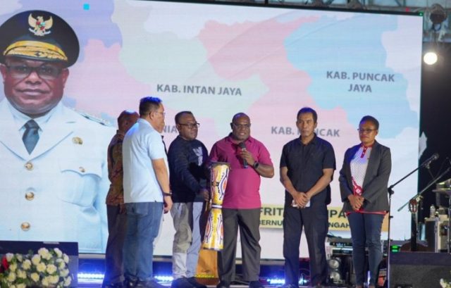 GUB NAWIPA MEMBUKA KEGIATAN HUT KE 4