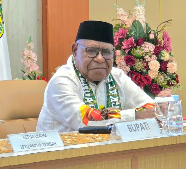 Wakil Bupati Mimika, Emanuel Kemong sebagai Ketua Panitia Pelaksanaan MTQ Papua Tengah di Mimika, memimpin rapat koordinasi