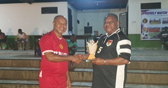 Wakil Ketua Fraksi PDI Perjuangan DPR Papua, Hermes Hein Ohee, SE, ketika menerima Tim Sputnix asal Kabupaten Jayapura. (Foto: AW)