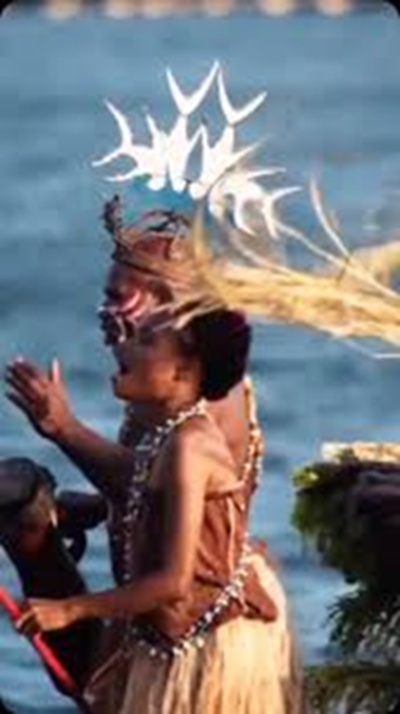 MENARI BERSAMA SUNSET