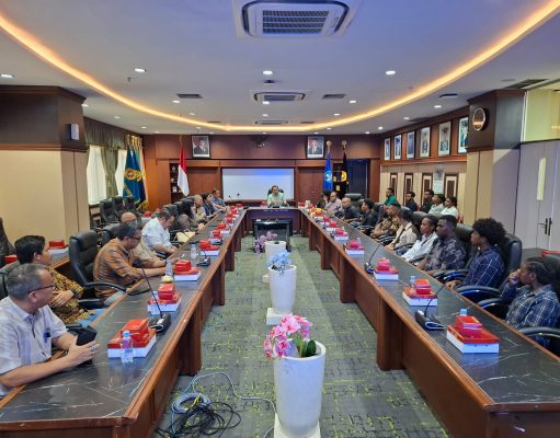 Penerima Beasiswa YPMAK Diserahkan ke UPN ‘Veteran’ Yogyakarta