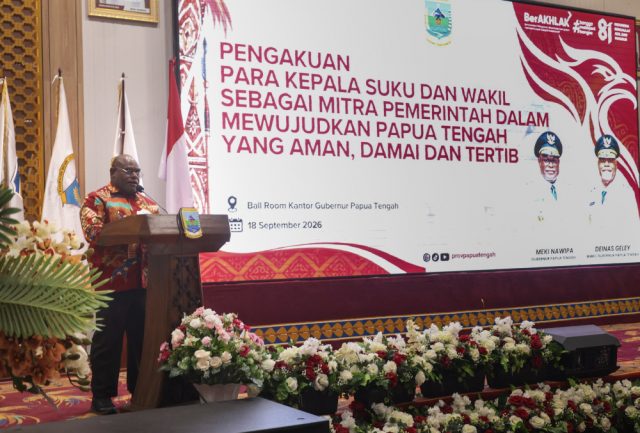 Meki Nawipa dan Kepala Suku