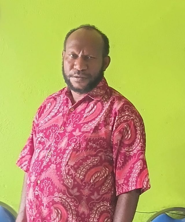 Ketua Departemen Keadilan dan Perdamaian (DKP) Sinode Gereja Kemah Injil (KINGMI) di Tanah Papua Pdt Deserius Adii, M.Th. (Foto: Markus You)